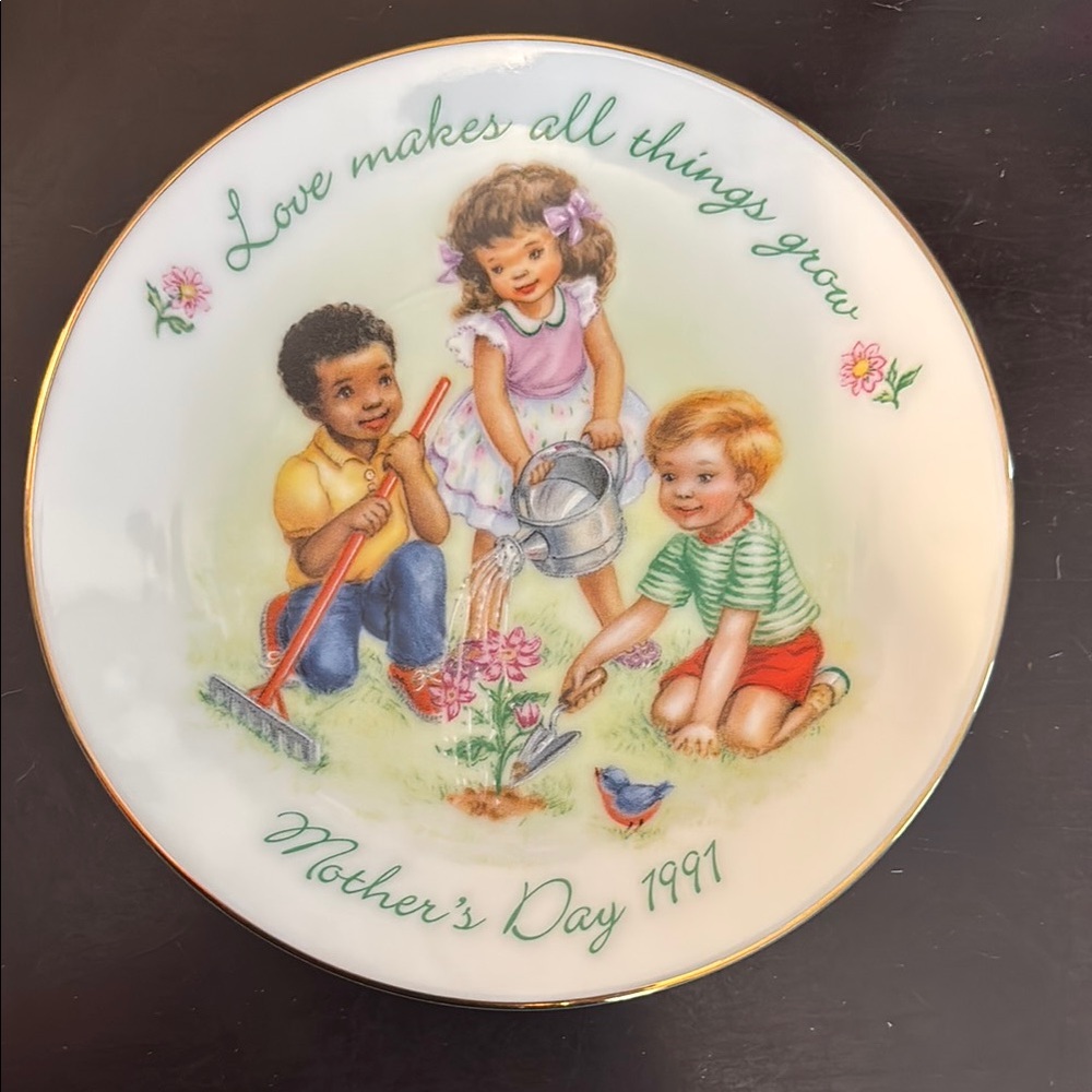Avon Mother's Day 1991 Decorative Plate